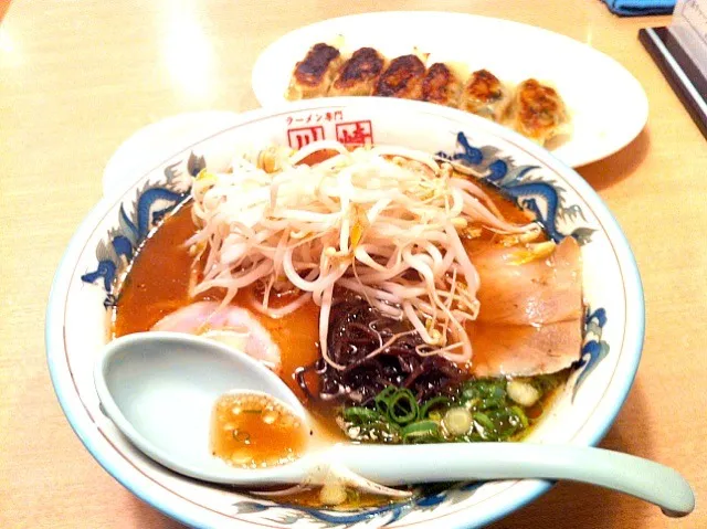 朝からずっとラーメン食べたかった( ´ ▽ ` )  にんにく大盛り|てつこさん