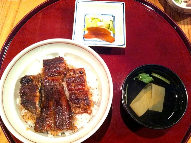 鰻丼http://s.ameblo.jp/foreverloop/もぐー！|みなこさん