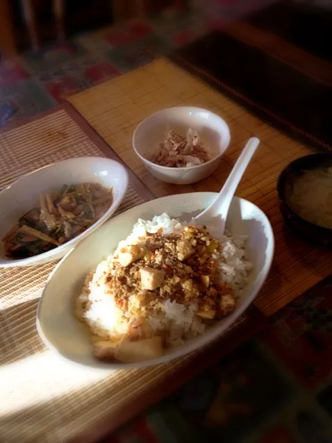 昨日の残りで朝ごはん☆山椒香る麻婆豆腐丼と青椒肉絲|yukiさん