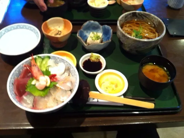 海鮮丼ランチ|ほしたくさん