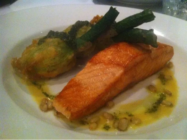 Atlantic salmon with stuffed zucchinis|penelope beveridgeさん