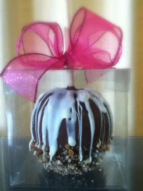 Manzana con caramelo/chocolate/nuez|Paola Perezさん