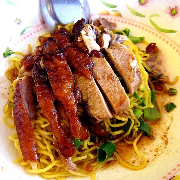 บะหมี่แห้งเป็ดย่าง 焼きアヒル載せ汁無しバミー|Keiさん