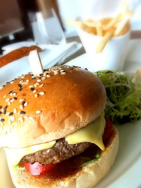 wagyu cheeseburger|Tinky 🍒さん