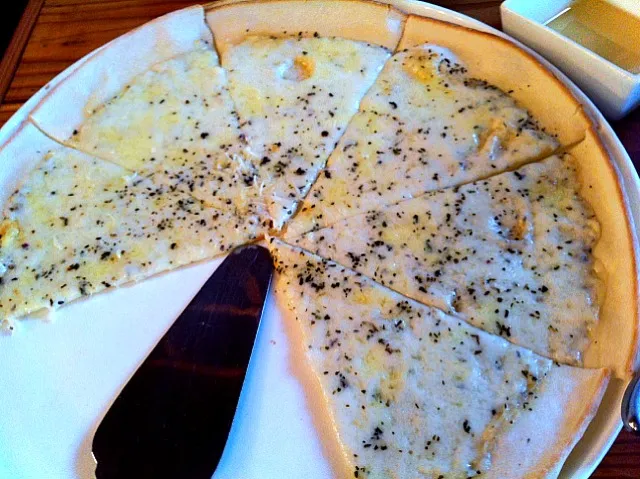 Snapdishの料理写真:Gorgonzola pizza|youngsun kimさん