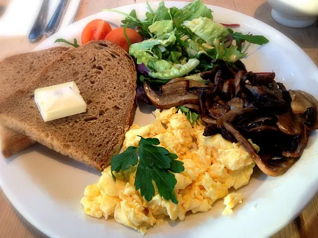 organic omlette with grilled mushrooms|Junya Tanakaさん