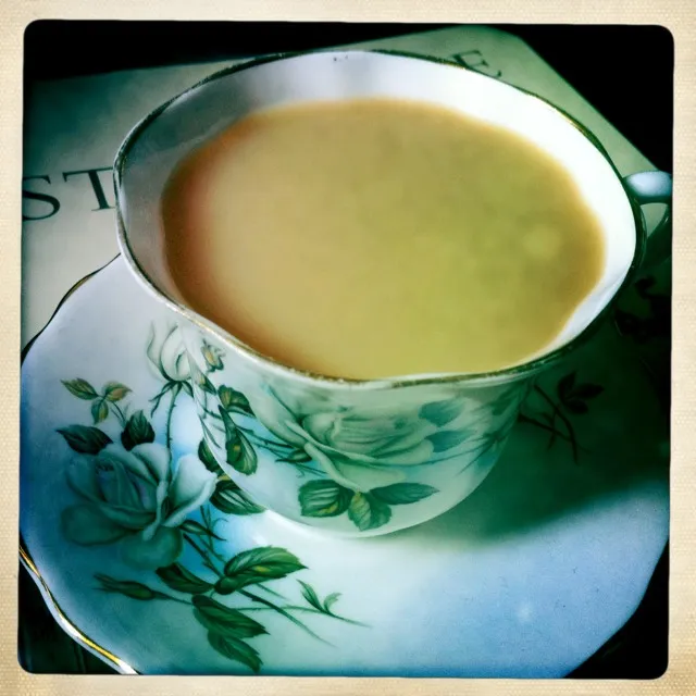 nice cup of English tea in vintage China - super lovexxx|Sarah Everitt Furuyaさん