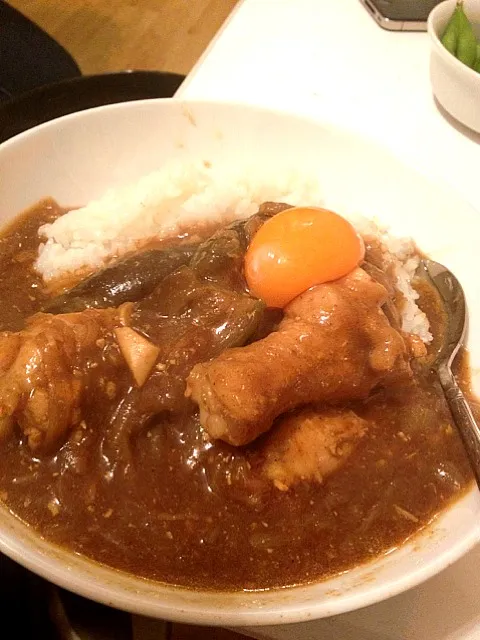 Snapdishの料理写真:ナスとチキンのカレー  生卵のせ|noaさん