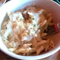 Snapdishの料理写真:Penne with Alfredo and Grilled Chicken|Mark Webbさん