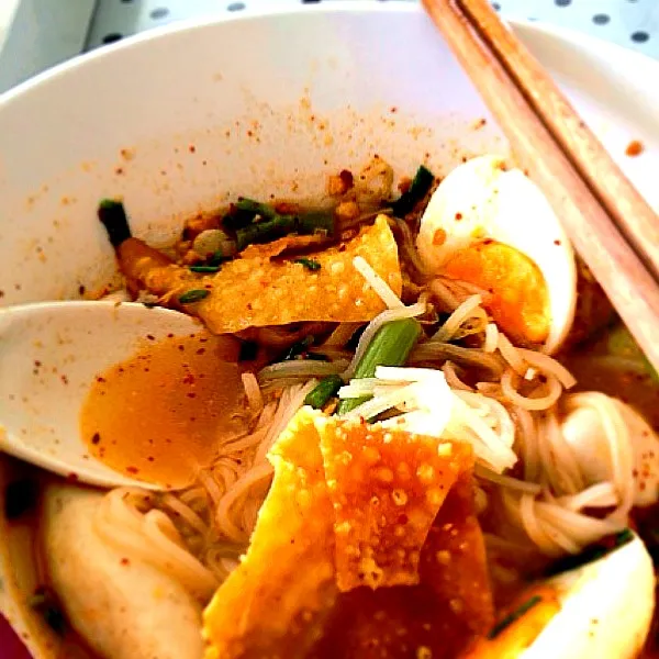 spicy noodle with egg|zugar freeさん