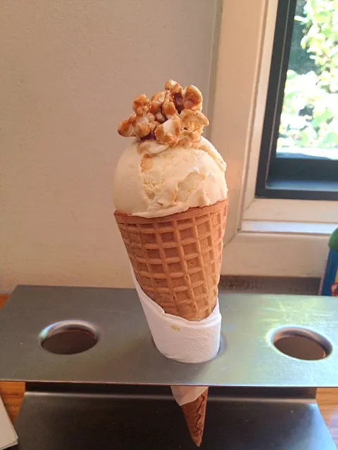 Snapdishの料理写真:sweetcorn ice cream with caramel popcorn|Margaretさん