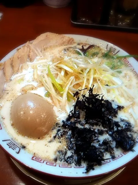 塩豚骨ラーメン全部のせ|あみん´ω`)ﾉさん