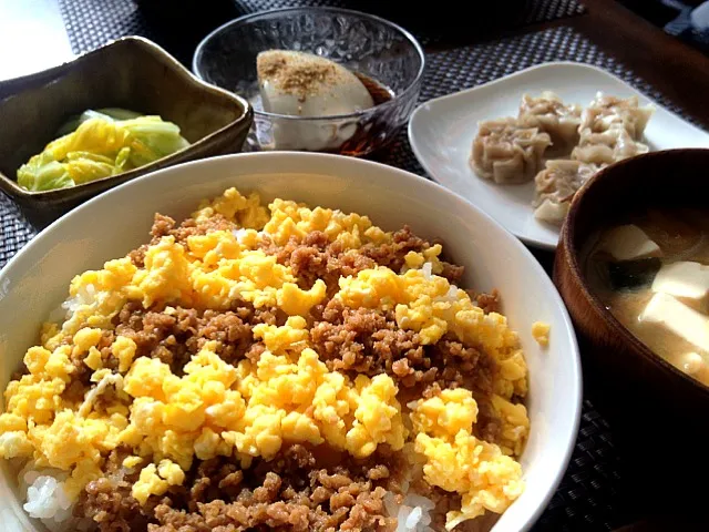 Snapdishの料理写真:二色丼ランチ|kakosukeさん