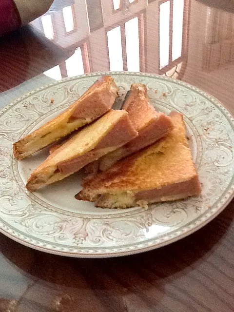 Snapdishの料理写真:grilled turkey ham and mozarella cheese sandwich|mmmyoさん