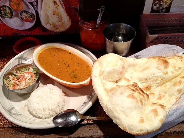 Snapdishの料理写真:なすびポテトカレーで、ナンは食べ放題(^_^;)|大阪カレー部長さん