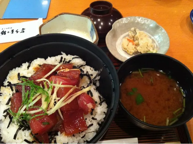 日替りランチ。本日はマグロ山かけ丼|大石さん