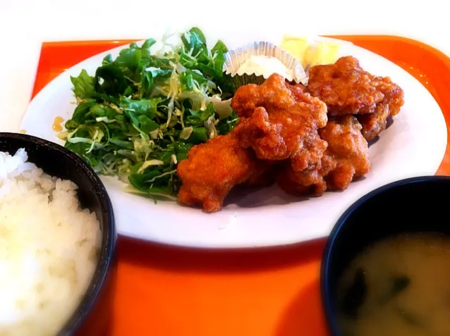 鳥の唐揚げ定食|るっくさん