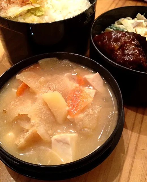 Snapdishの料理写真:油揚げの味噌汁、ハンバーグ、サラスパ弁当|yukapさん