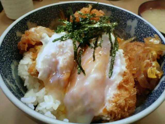 カツ丼！フワトロッとした卵としっかりしたお肉が甘めのタレと絡んだ鉄板！|SATOSHI OOCHIさん