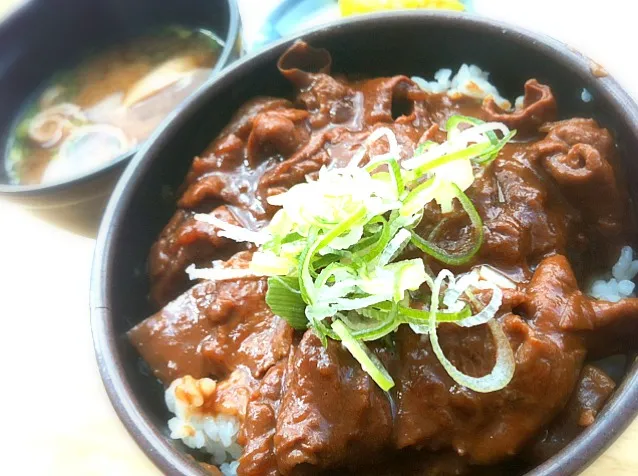 本日のランチ。どて煮丼。(これは何かと聞かないでください(汗))|JTKさん