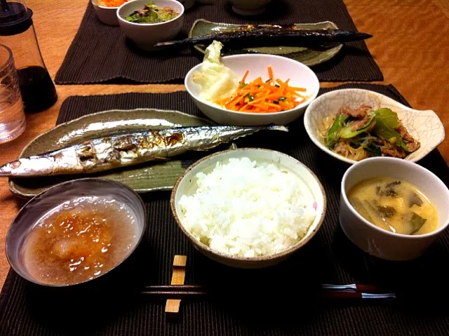 さんま、小松菜と豚肉の春雨炒め、にんじんサラダ|Sakikoさん