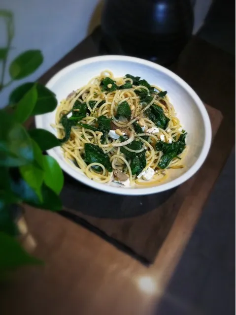 spaghetti with spinach,mushroom,ricotta,pinenuts|rick chanさん