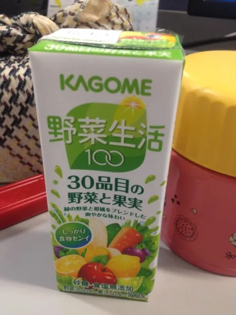 お弁当の前に野菜ジュース（＾∇＾）|しーさん