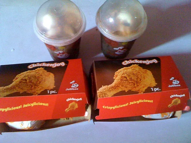 jollibee chicken joy with coke float! yummy!|MARIAさん