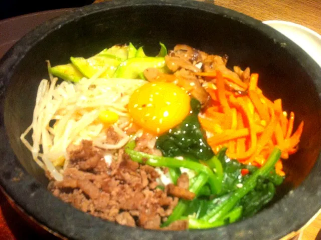 mixed vegetables, beef & egg in sizzling stone pot rice|skyblueさん