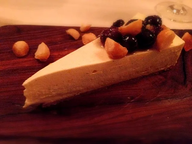 blueberry & lemon cheesecake with candied macademia nuts|Junya Tanakaさん