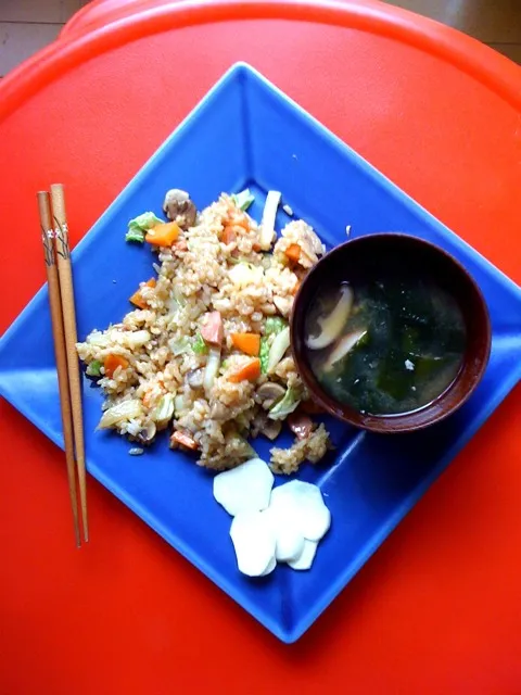 fried rice, miso soup and pickles|Kirsten Adachiさん