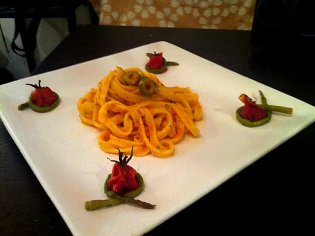 Home made carrot pasta and tomatoes|sumyeeさん