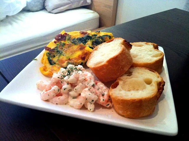 Spinich omelette with shrimp and dill|sumyeeさん