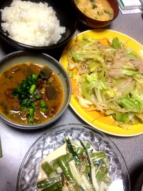 Snapdishの料理写真:#夕飯 キュウリとアスパラガスサラダ、モツ煮、肉野菜炒め、玉子えのき味噌汁、白米。さすがに白米をおかわりできないくらいお腹いっぱい。|ms903さん