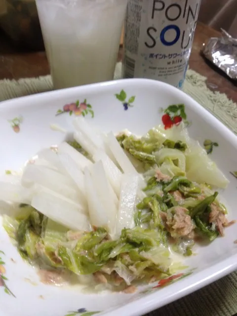 蒸した白菜と生の大根をツナマヨと酢と醤油であえただけ。多分うまいやろ|すいみーさん