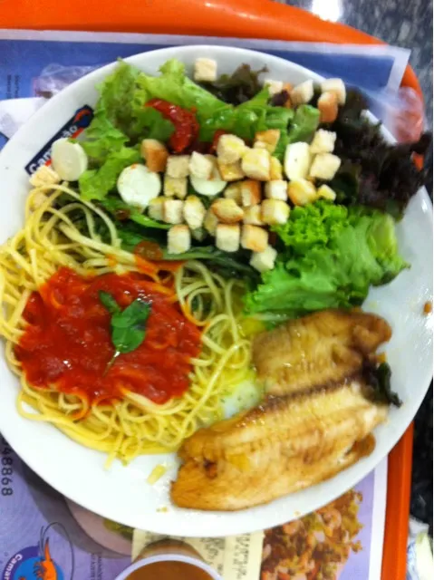 tilapia, salad & pasta|Fredさん