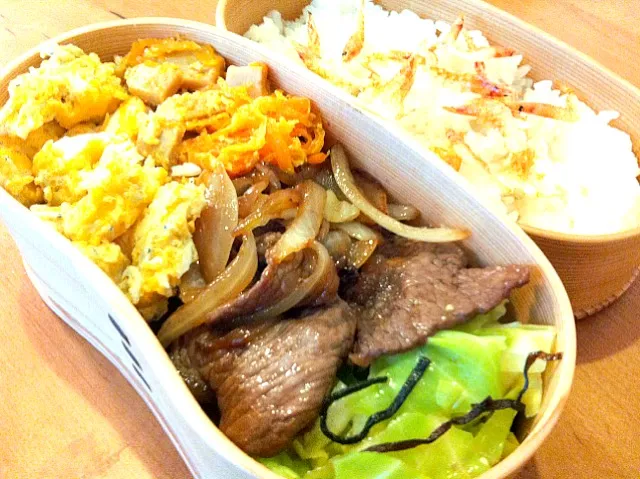 牛オイスターソース炒め弁当、桜えびご飯|たにゃきちさん