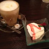 Snapdishの料理写真:レアチーズケーキ＆ヘーゼルナッツラテ！|shizukaさん