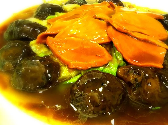 Snapdishの料理写真:Dried mushroom with piece of Abalone|Kandyさん