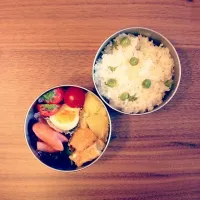 Snapdishの料理写真:💝豆ごはん・厚揚げとじゃがいものさっと煮・味付けたまご・ウィンナー・ミニトマト・いちご🍓|discotiqueさん