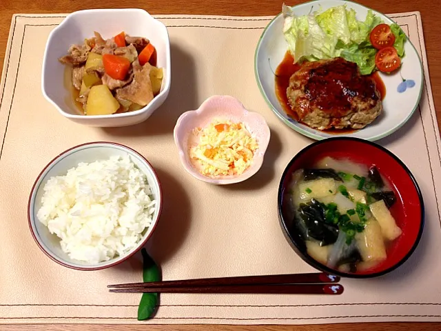 Snapdishの料理写真:晩ご飯。豆腐ハンバーグ、肉じゃが、サラダ、味噌汁(大根、わかめ、油揚げ)、ごはん。 #gohan|himaさん