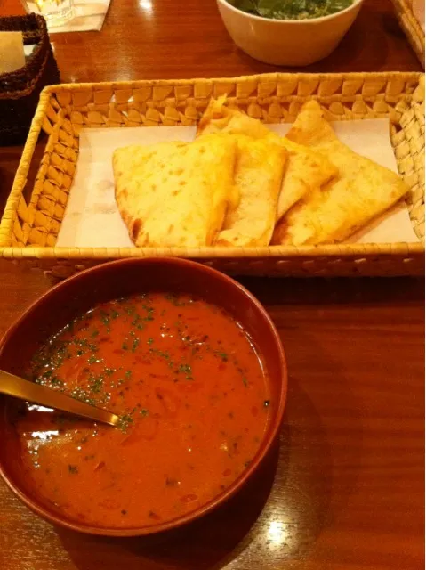 チキンカレー、チーズナン|チュ～ヤンさん