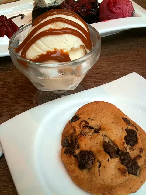 Macadamia Nut Ice Cream with Cookies|Shiroi Yukiさん