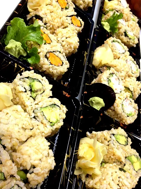 brown rice sushi|Hidekazu Kobataleさん