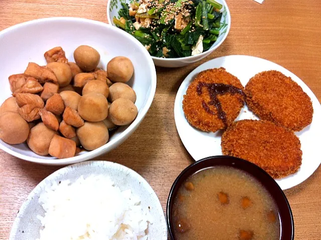 ポテトコロッケ+小松菜と油揚げの炒め物+里芋と鳥の煮物+ナメコのお味噌汁|Jackie Yamakawaさん