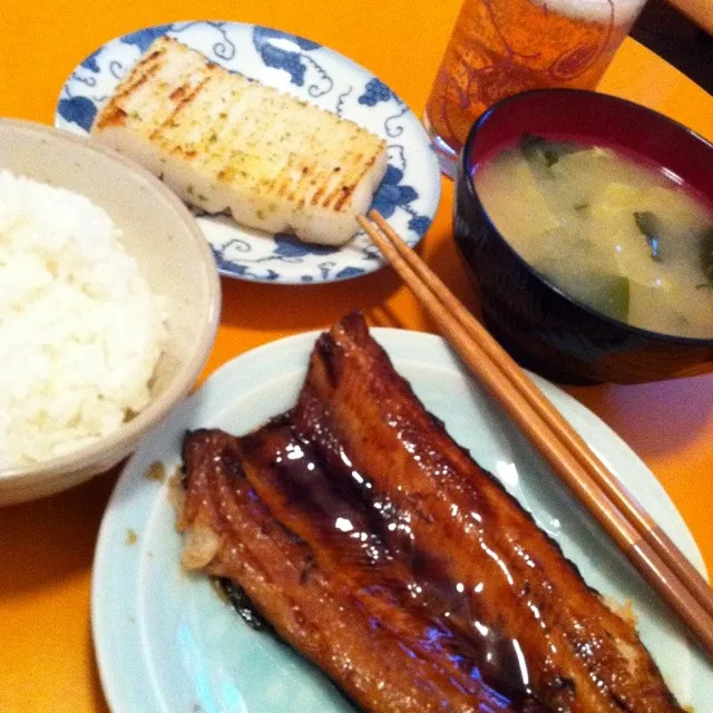 サンマの蒲焼き&イカステーキ&キャベツの味噌汁。|ramuta mitohiさん