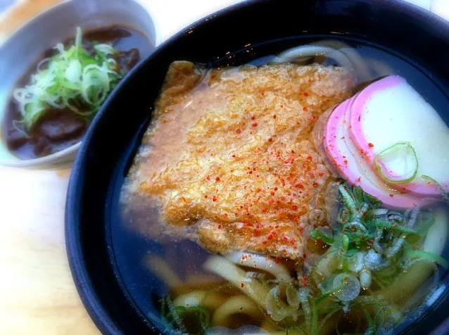 本日のランチ。きつねうどんとどて煮(400円)|JTKさん