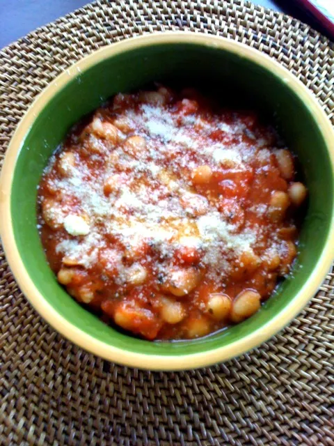 white beans in tomato sauce over barley|Kirsten Adachiさん