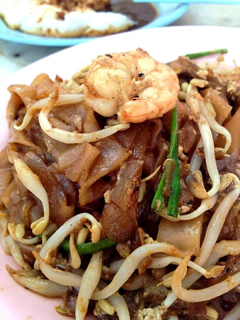 fried noodles with assorted prawns, eggs and cockerels|(=^x^=)さん