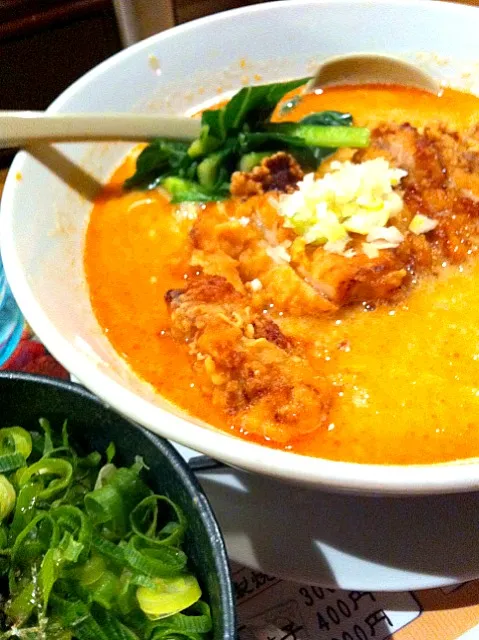 黄金の鶏カツ担々麺とネギめしなう。|やまともさん